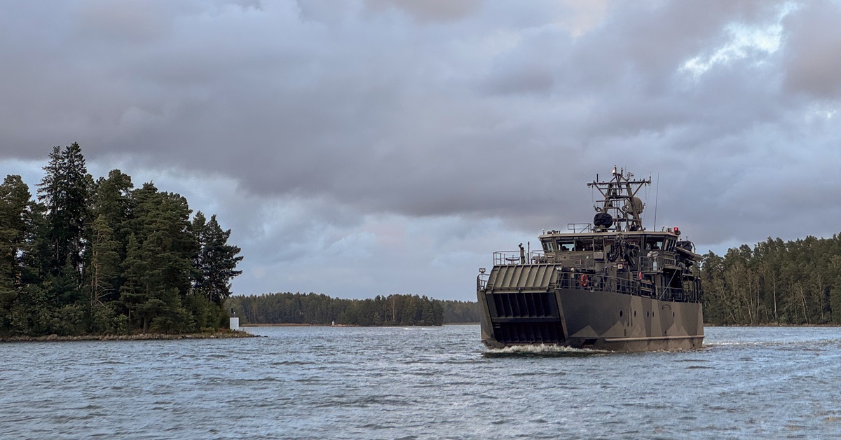 Suomen Merivoimien alus reitillä Itämeren sisäsaaristossa