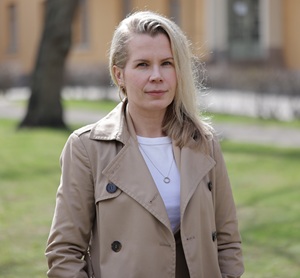 Elisabeth Holmqvist-Sipilä, PhD (UCL), yliopistotutkija, arkeologian dosentti, Helsingin yliopisto, Luonnontieteellisen arkeologian dosentti, Turun yliopisto